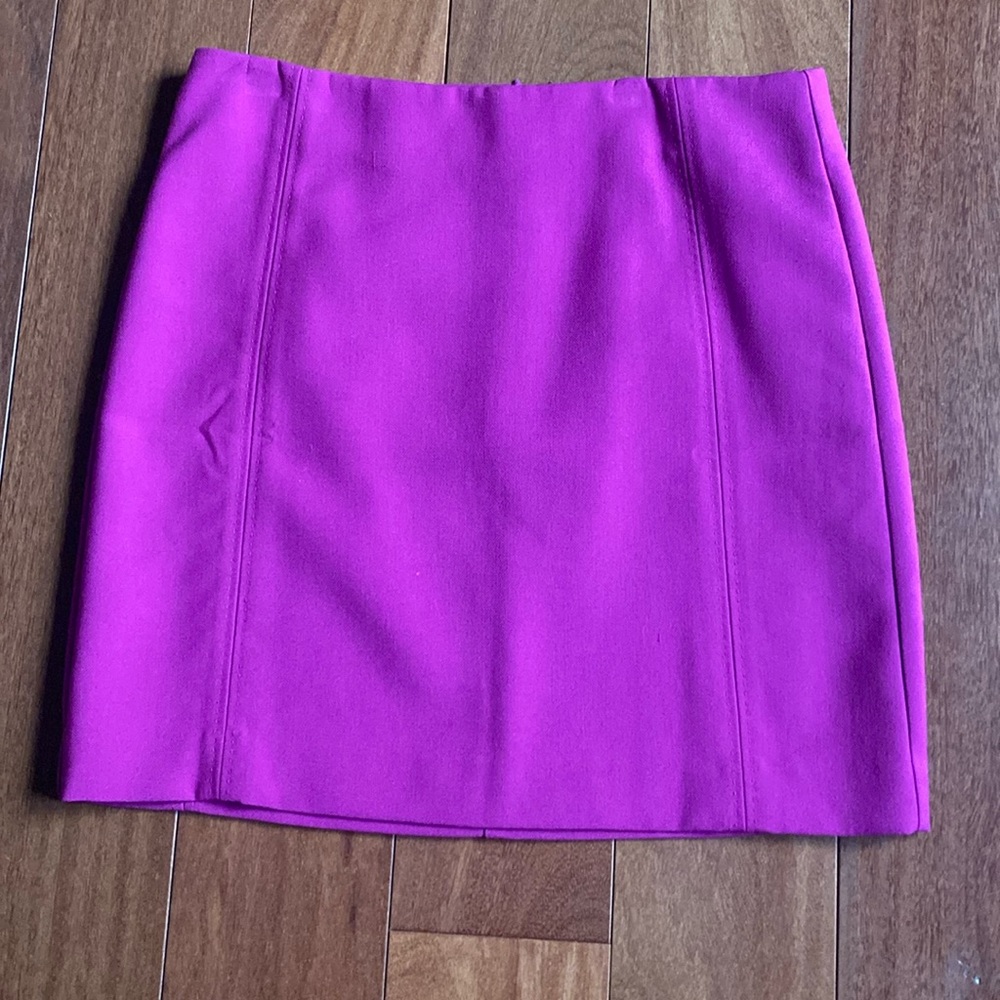 Loft above knee skirt.